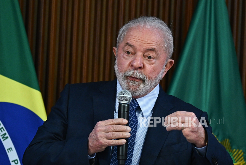Presiden Brasil, Luiz Inacio Lula da Silva, membatalkan rencana kunjungan kenegaraan ke Cina.