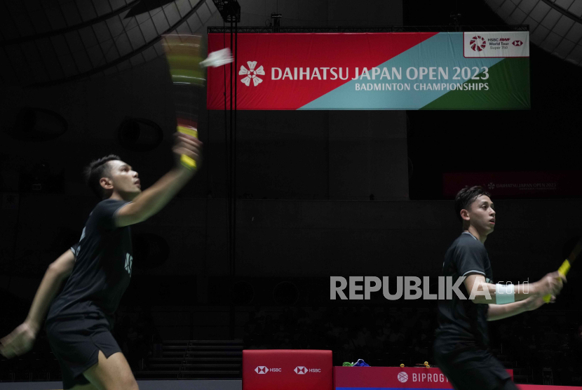 Fajar Alfian (kiri) dan Muhammad Rian Ardianto berlaga di semifinal Japan Open 2023.