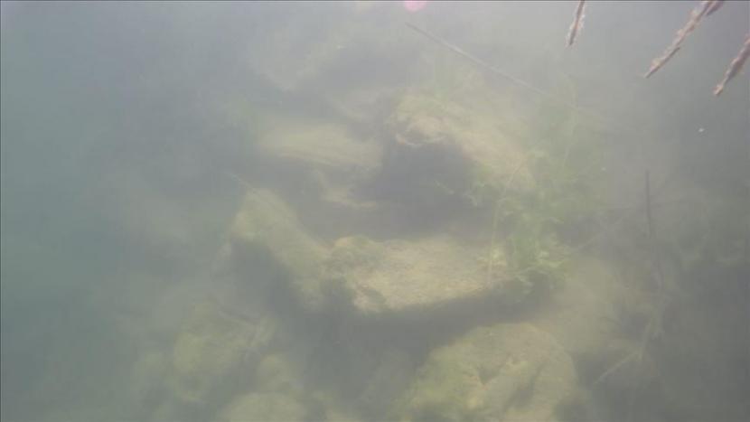 Puing-puing gereja ditemukan 15 meter di bawah permukaan Danau Gaga di Provinsi Ordu - Anadolu Agency