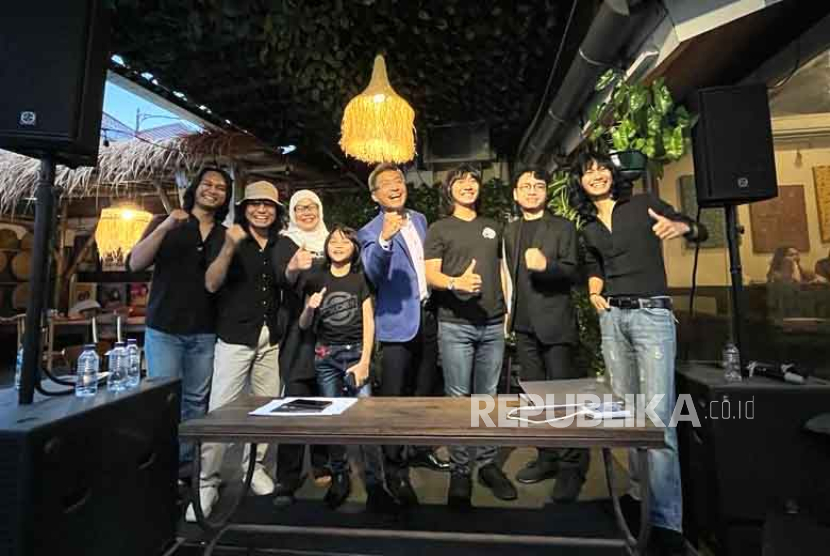 T-Koes Band menggelar jumpa pers merespon video pelarangan untuk membawakan lagu-lagu karya Koes Plus di Dikota Cafe, Jakarta Selatan, Selasa (26/9/2023). 