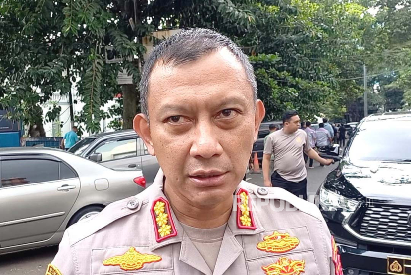 Kapolrestabes Bandung Kombes Pol Budi Sartono menyampaikan perkembangan terbaru bentrok ormas di Kota Bandung, Jumat (19/4/2024). 