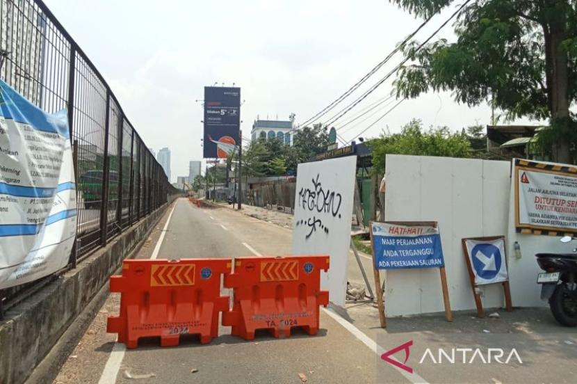 Sudin SDA Jakbar percepat pembuatan drainase Jalan Arjuna Selatan.