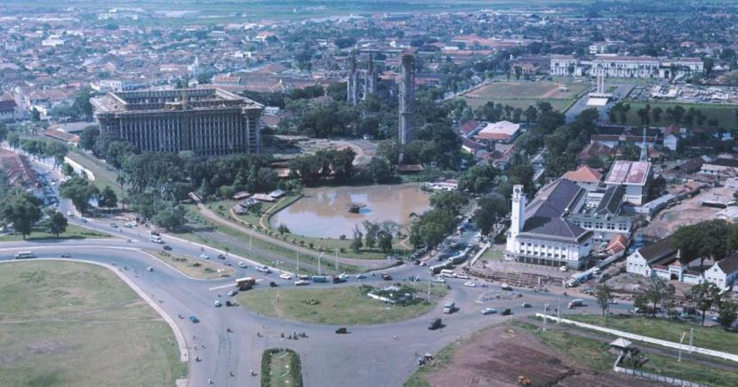 Panorama Kota Jakarta tahun 1960-an atau 1970-an.