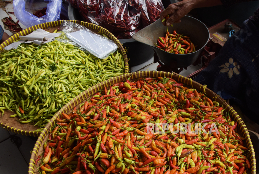 Harga cabai rawit di Bekasi tembus harga Rp 150.000 per kilogram.
