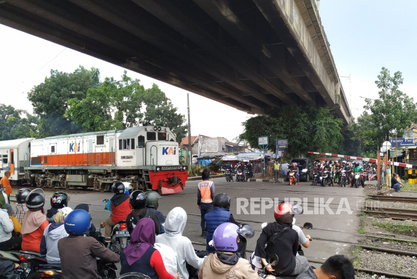 (ILUSTRASI) Kondisi di pelintasan kereta api kawasan Kiaracondong, Kota Bandung.