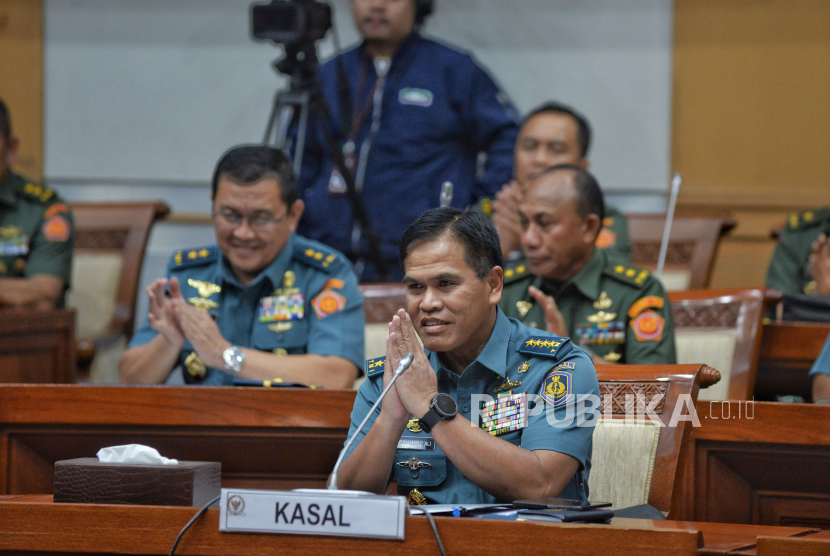 KSAL Laksamana TNI Muhammad Ali mengikuti Rapat Kerja (Raker) bersama dengan Komisi I DPR, Kompleks Perlemen, Senayan, Jakarta Pusat.