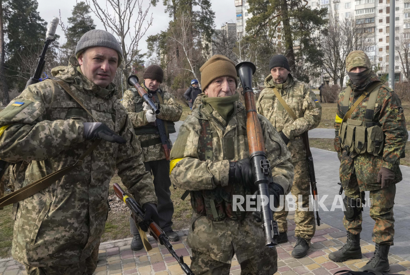 Krisis rusia-ukraina, inggris siap tambah pasukan ke eropa timur