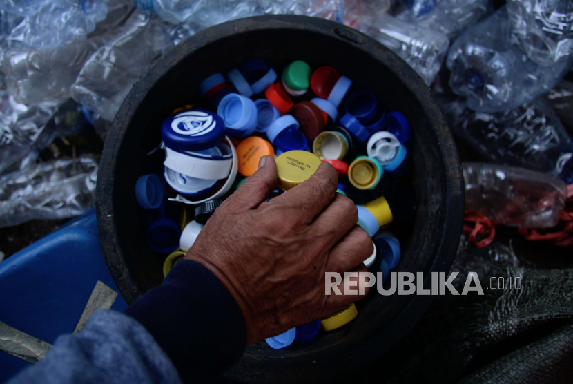 Sampah plastik (ilustrasi). Dinas Lingkungan Hidup Kota Mataram, Provinsi Nusa Tenggara Barat, menyatakan Bank Sampah Lisan (lingkungan dengan sampah nihil) Mataram saat ini masih kekurangan sampah plastik.
