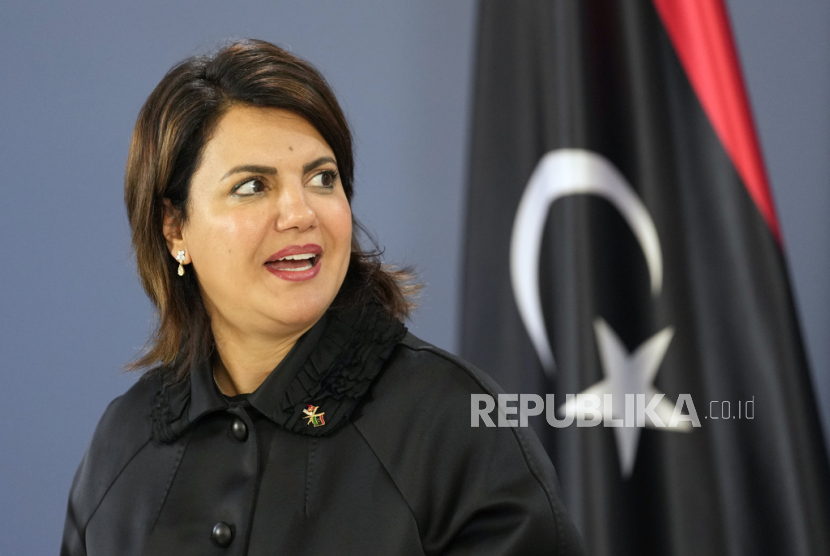 Menteri Luar Negeri  Libya Najla Mangoush saat konferensi pers di Belgrade, Serbia, 16 Oktober 2022. 