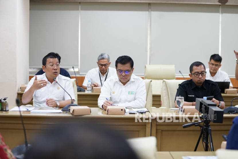 Kepala Badan Pangan Nasional/National Food Agency (NFA) Arief Prasetyo Adi, saat memimpin Rapat Pasokan Minyak Goreng bersama BUMN Pangan dan para produsen minyak goreng, Rabu, (8/2/2023), di Jakarta. 