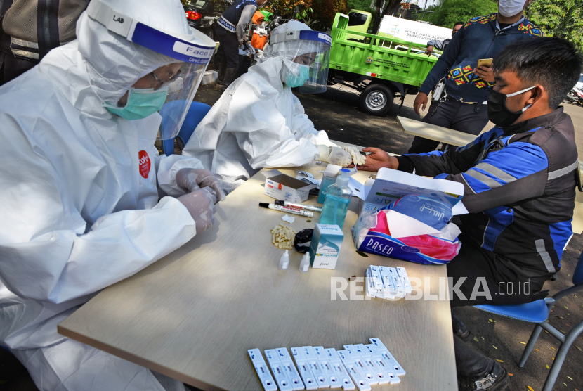Sejumlah warga di Kota Serang menolak menjalani rapid test dengan ragam alasan. Ilustrasi rapid test di Serang.