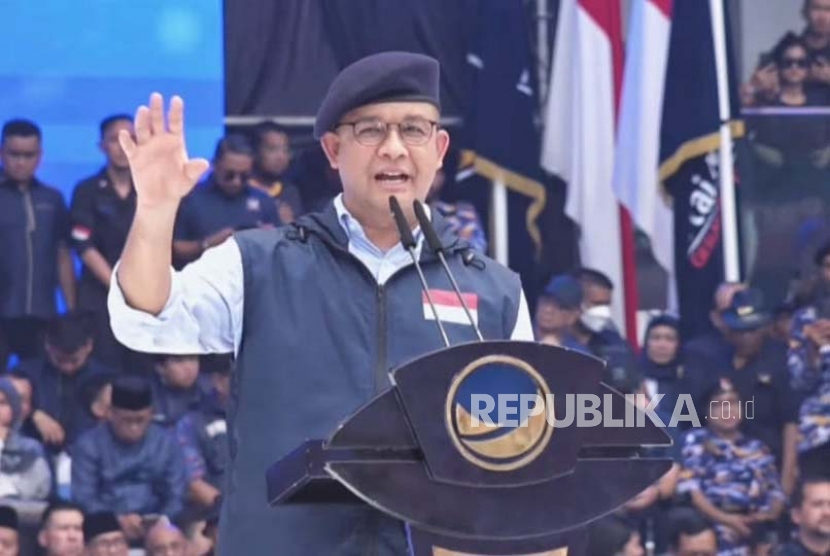 Bakal calon presiden (capres) dari Koalisi Perubahan untuk Persatuan,Anies Rasyid Baswedan menyampaikan pidato politiknya dalam Apel Siaga Perubahan di Stadion Gelora bung Karno (GBK), Jakarta, Ahad (16/7/2023).