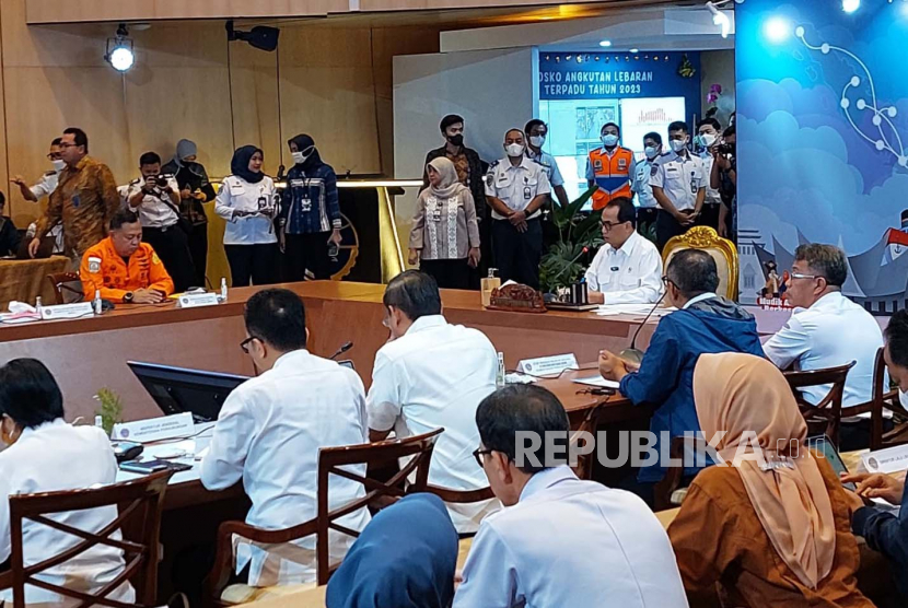 Menteri Perhubungan, Budi Karya Sumadi dalam Rapat Koordinasi Posko Angkutan Lebaran 2023 di Kantor Pusat Kemenhub, Jakarta, Jumat (14/3/2023). 