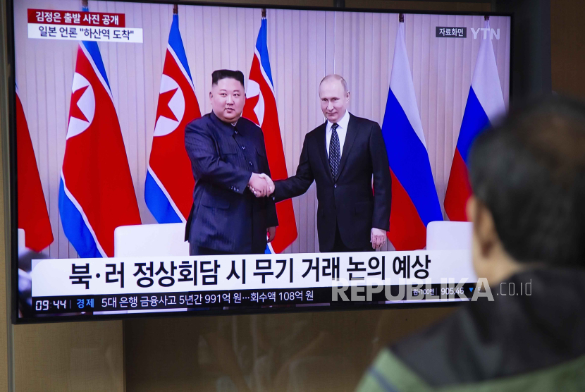 Pemimpin Korea Utara (Korut) Kim Jong-un dan Presiden Rusia Vladimir Putin bertemu di Bandar Antariksa Rusia Vostochny pada Rabu (13/9/2023),