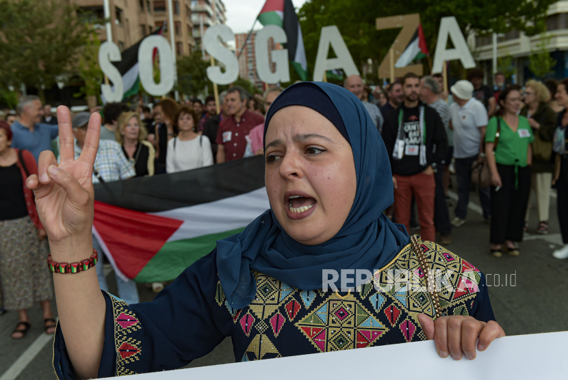 Aksi bela Palestina di Spanyol. Sejumlah tokoh perfilman ternama Spanyol bersama Menteri Kebudayaan negara itu turun ke jalan dalam aksi protes mengecam genosida yang dilakukan Israel di Jalur Gaza. (Ilustrasi)