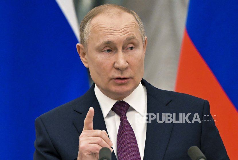 Presiden Rusia Vladimir Putin pada Sabtu (19/2/2022) menyaksikan jalannya latihan pasukan strategis rudal nuklirnya di tengah meningkatnya ketegangan di perbatasan negaranya dengan Ukraina.