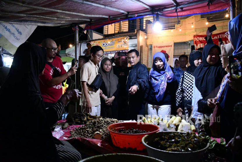 Pj Bupati Majalengka, Dedi Supandi, meluncurkan Mambo Reborn, untuk membangkitkan kembali legenda pusat kuliner di Majalengka, Sabtu (27/12/2024) malam. 