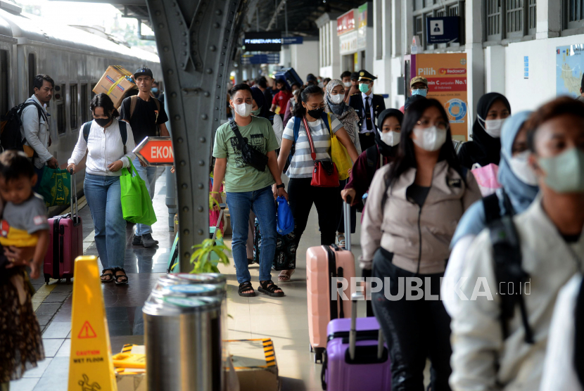 Kai Daop 1 Jakarta Resmi Bebaskan Pemakaian Masker Bagi Penumpang Republika Online 3219