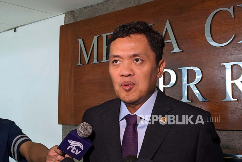 Wakil Ketua Umum Partai Gerindra yang juga anggota Komisi III DPR Habiburokhman menanggapi putusan MK soal masa jabat pimpinan KPK dan gosip penerapan sistem proporsional tertutup di Kompleks Parlemen, Jakarta, Selasa (30/5/2023).
