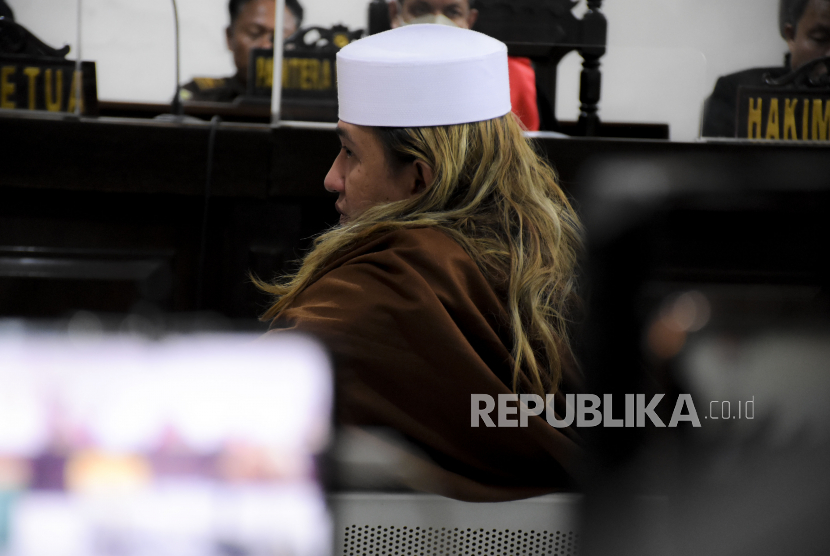 Terdakwa kasus dugaan penyebaran berita bohong Bahar bin Smith di Pengadilan Negeri Bandung.