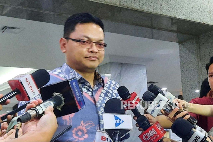Juru Bicara MK Fajar Laksono ketika diwawancarai wartawan di Gedung MK, Jakarta Pusat, Jumat (19/4/2024). 