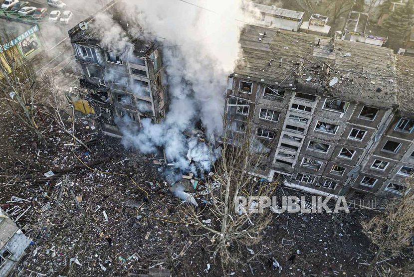 Lokasi penyerangan terhadap sebuah bangunan tempat tinggal di kota Selidove di kawasan Donetsk, Ukraina, 14 Februari 2024 di tengah invasi Rusia.