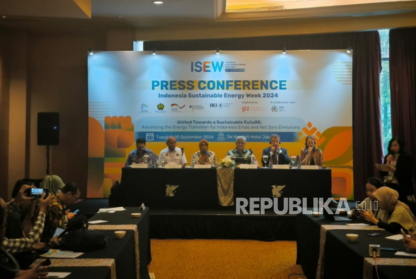 Konferensi pers pembukaan Indonesia Sustainable Energy Week (ISEW) 2024, di Hotel JW Marriott, Jakarta, Selasa (10/9/2024).