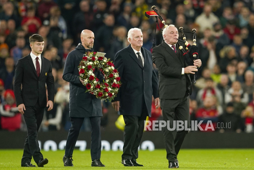 Pelatih kepala Manchester United Erik ten Hag (kedua dari kiri). 