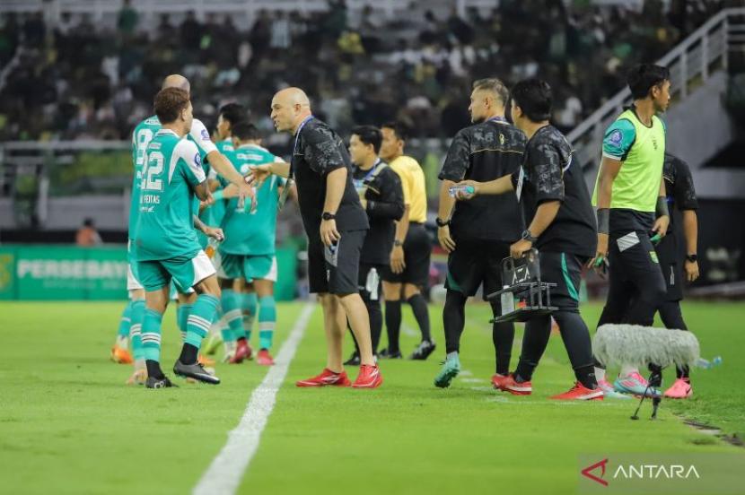 Pelatih Persebaya Kecewa Gagal Manfaatkan Keunggulan Pemain