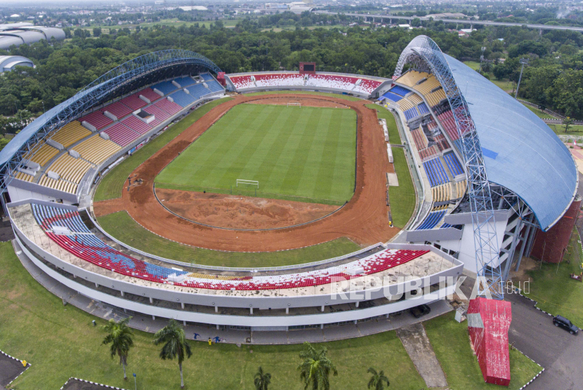 Foto aerial Stadion Gelora Sriwijaya Jakabaring (GSJ), Jakabaring Sport City (JSC) di Palembang, Sumatera Selatan, Jumat (6/11/2020). Progres renovasi salah satu stadion untuk penyelenggaraan Piala Dunia U-20 2021 tersebut saat ini telah mencapai 85 persen. 