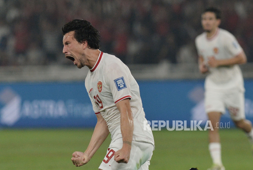 Pemain timnas Indonesia Thom Haye melakukan selebrasi seusai mencetak gol ke gawang Filipina pada pertandingan Kualifikasi Piala Dunia 2026 di Stadion Utama GBK, Jakarta, Selasa (11/6/2024). Indonesia mengalahkan Filipina dengan skor 2-0.