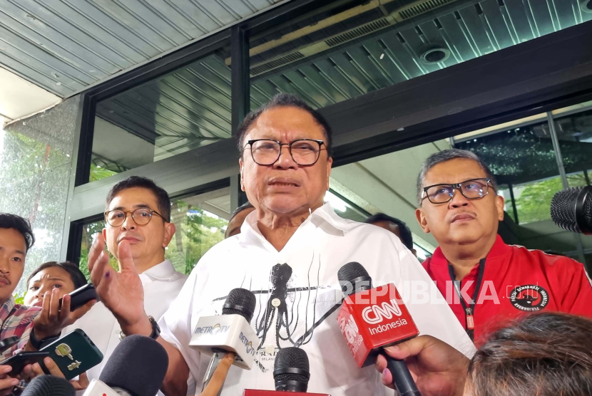 Ketua Umum Partai Hanura, Oesman Sapta Odang (OSO). OSO menanggapi Prabowo-Gibran yang ingin merangkul semua pihak usai menangkan Pemilu.
