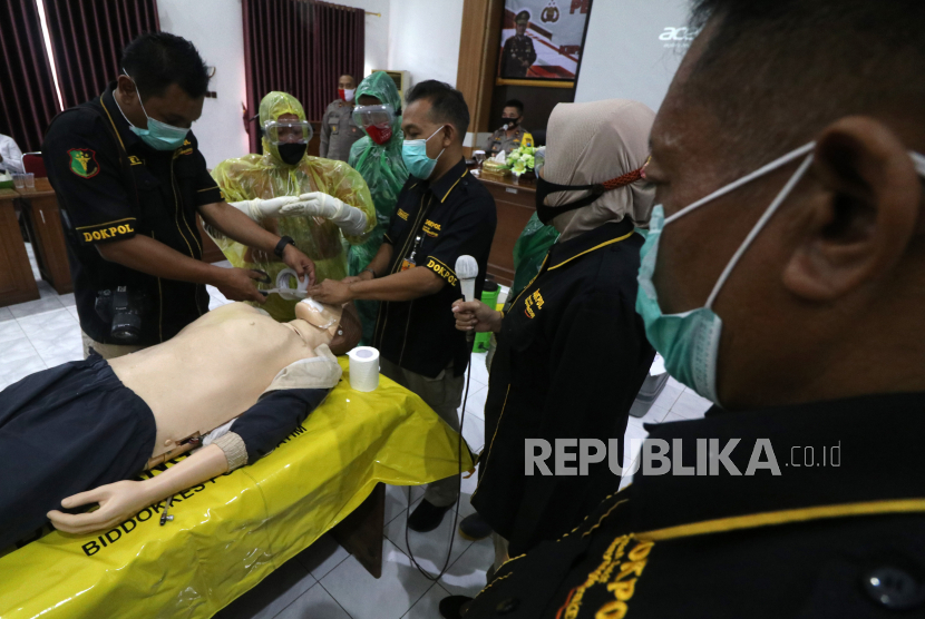 PMI DIY menggelar lokalatih manajemen pemulasaran jenazah. Pelatihan itu diselenggarakan bekerja sama dengan PMI Pusat dan Komite Palang Merah Internasional (ICRC) Jakarta 20-23 Oktober 2020 di Pusdiklat PMI DIY.