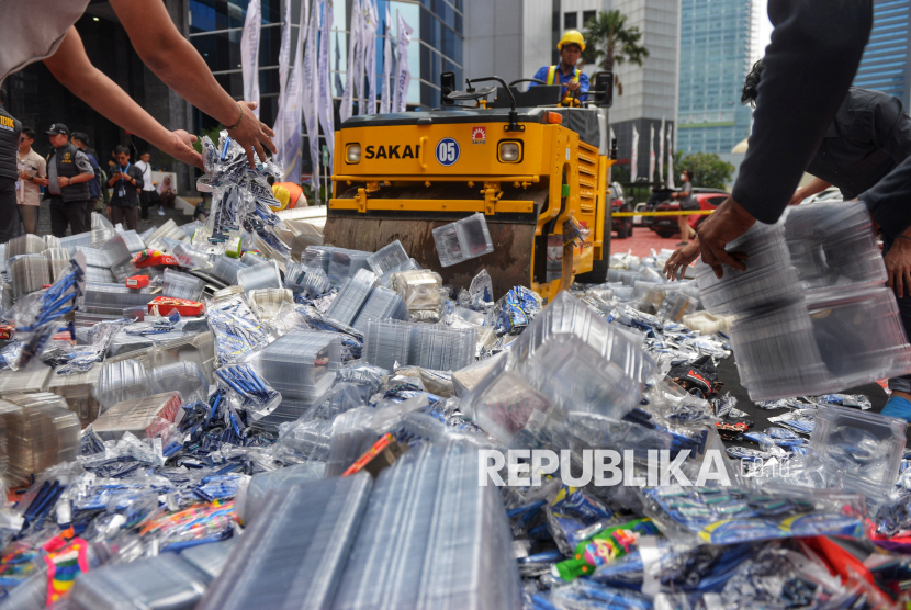 Barang Tiruan Senilai Rp3 Miliar Dimusnahkan DJKI Kementerian Hukum