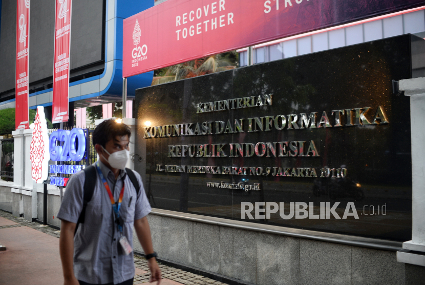 Ilustrasi Gedung Kementerian Komunikasi dan Informatika (Kominfo) di Jakarta, Selasa (1/11/2022). Kejaksaan Agung telah melakukan pemanggilan terhadap sejumlah pihak yang berkaitan dengan proyek menara, termasuk Badan Aksesibilitas Telekomunikasi dan Informasi (BAKTI) terkait dugaan kasus korupsi proyek base transceiver station atau BTS yang dikerjakan oleh Kominfo. Republika/Thoudy Badai