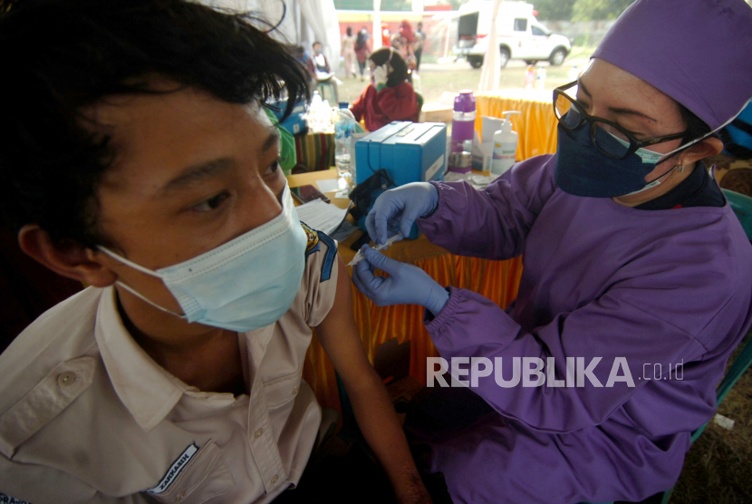Target vaksinasi remaja di Pangandaran sebanyak 39 ribu orang.