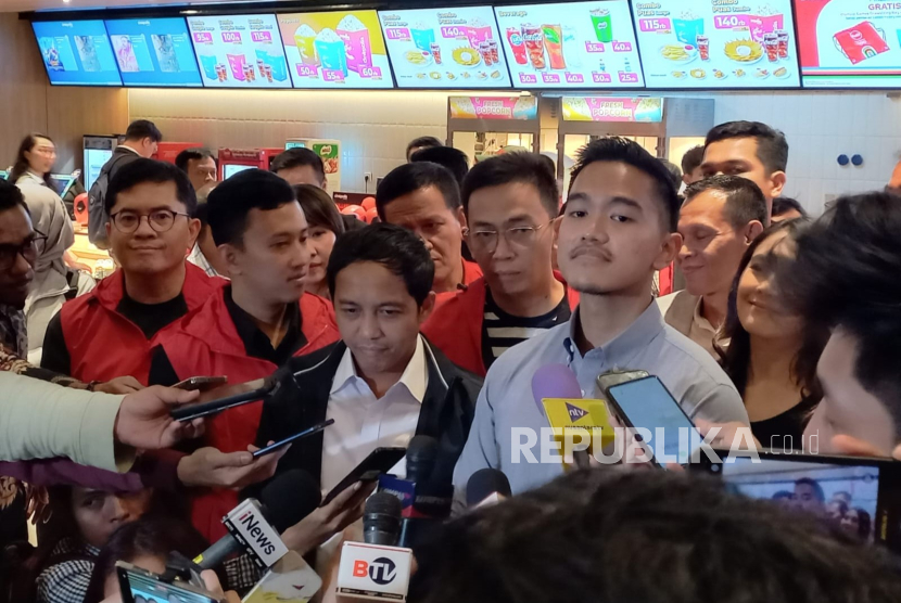 Ketua Umum PSI Kaesang Pangarep saat diwawancara di Cinemapolis Cinemas, Senayan Park, Jakarta, Senin (5/8/2024). 