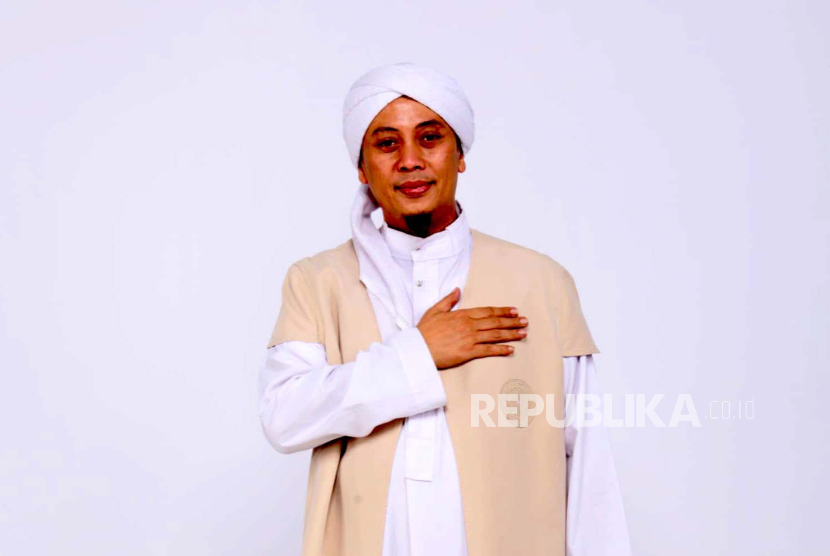 Menyambut Ramadhan, penyanyi Opick merilis lagu baru berjudul Tersenyumlah. 