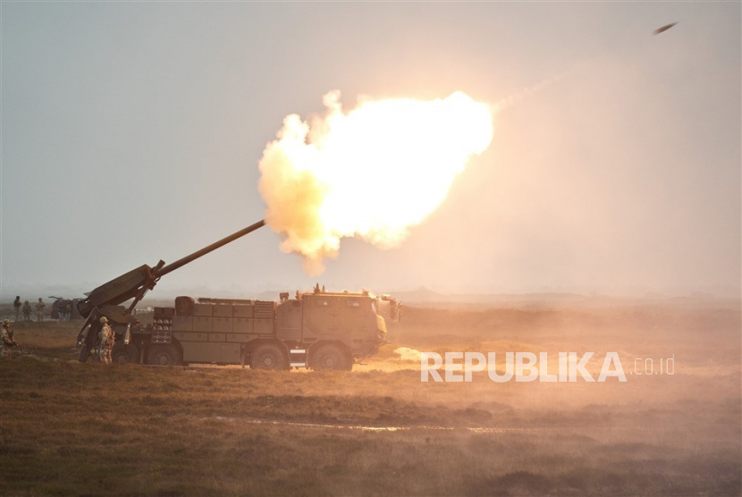 Polandia telah memasok sejumlah senjata, antara lain tank T-72 dan Leopard, kendaraan lapis baja, dan howitzer ke Ukraina 