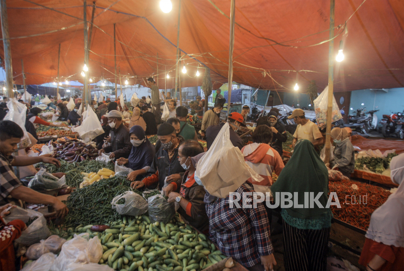 Sejumlah pasar tradisional di Kota Kediri, Jawa Timur, terimbas kebijakan PPKM darurat dengan tutup lebih awal hingga jam 20.00 WIB (Foto: ilustrasi)