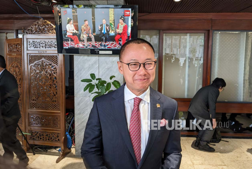 Sekretaris Jenderal Partai Amanat Nasional (PAN), Eddy Soeparno. Eddy Soeparno akui ada pertemuan sekjen partai yang tergabung Koalisi Indonesia Maju.