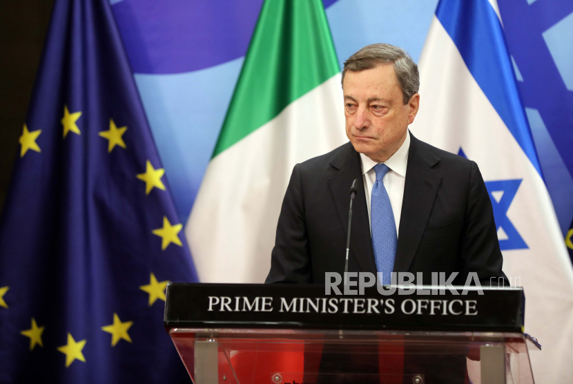 Perdana Menteri Italia Mario Draghi .