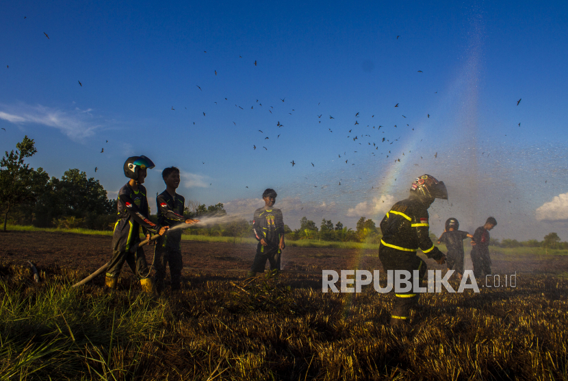Jajaran Polres Rokan Hilir (Rohil) Riau menangkap dua pelaku pembakar lahan di Kawasan Hutan Produksi di Labuhan Dagang Kepenuhan Air Hitam Air Hitam, Kecamatan Pujud, Rokan Hilir, Riau, pada Jumat (19/5/2023).