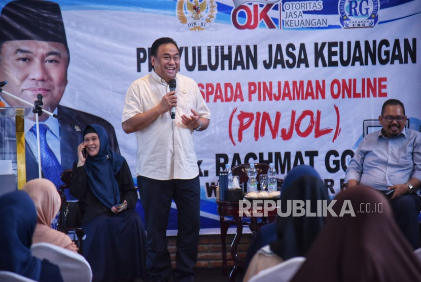 Wakil Ketua DPR RI Bidang Korinbang, Rachmat Gobel melakukan sosialisasi tentang bahaya pinjol ilegal dan investasi bodong di Gorontalo, Selasa, (8/8/2023).
