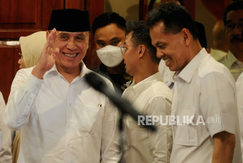 Wakil Ketua Dewan Pembina Partai Gerindra Mochamad Iriawan alias Iwan Bule (kiri) di Jakarta, Kamis (24/4/2023) malam WIB. 