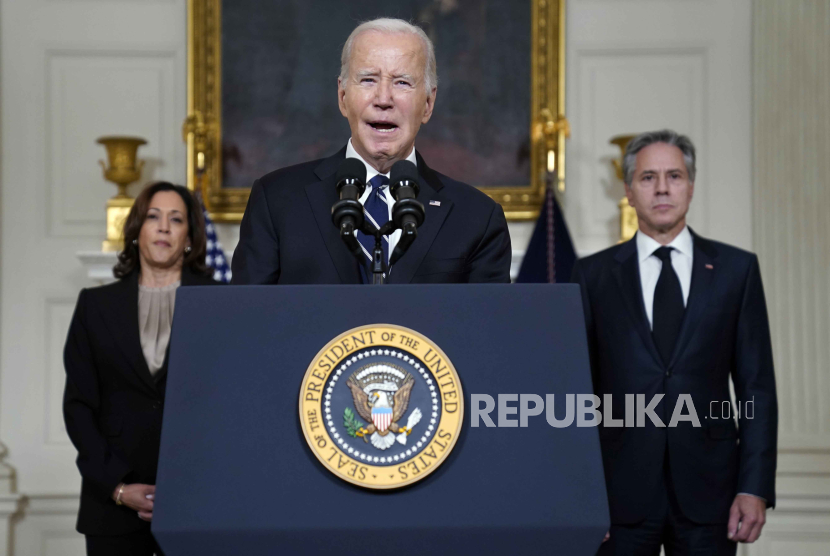 Presiden Joe Biden berbicara pada Selasa, 10 Oktober 2023, di Ruang Makan Kenegaraan Gedung Putih di Washington, tentang perang antara Israel dan kelompok Hamas.