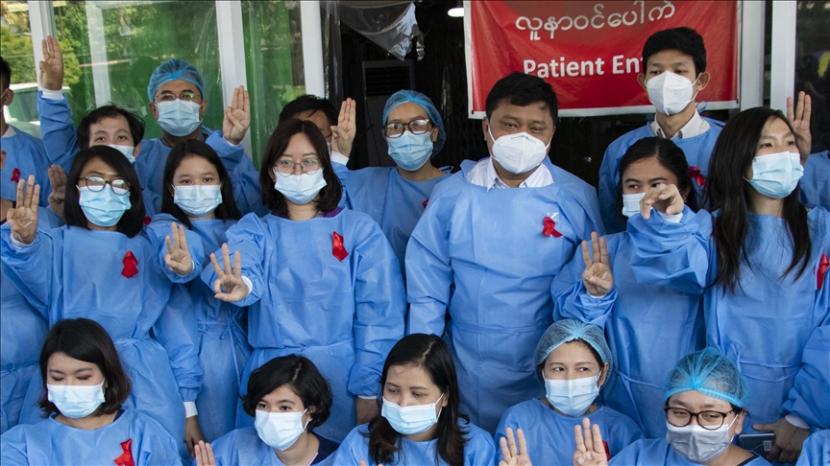 Junta Myanmar mendakwa mantan kepala vaksinasi Covid-19 Htar Htar Lin dengan pengkhianatan tingkat tinggi.