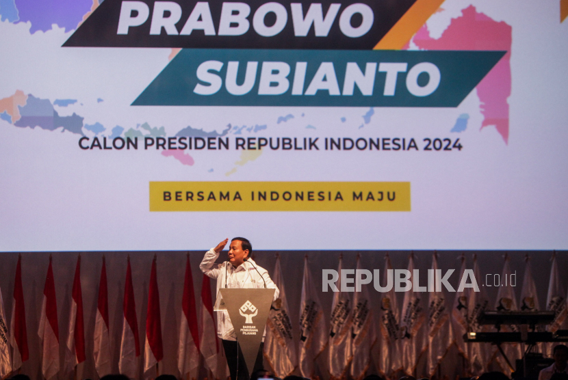 Bakal calon presiden dari Koalisi Indonesia Maju (KIM) Prabowo Subianto menyampaikan pidato saat acara deklarasi dukungan Pilpres 2024 di Jakarta, Rabu (8/11/2023). 