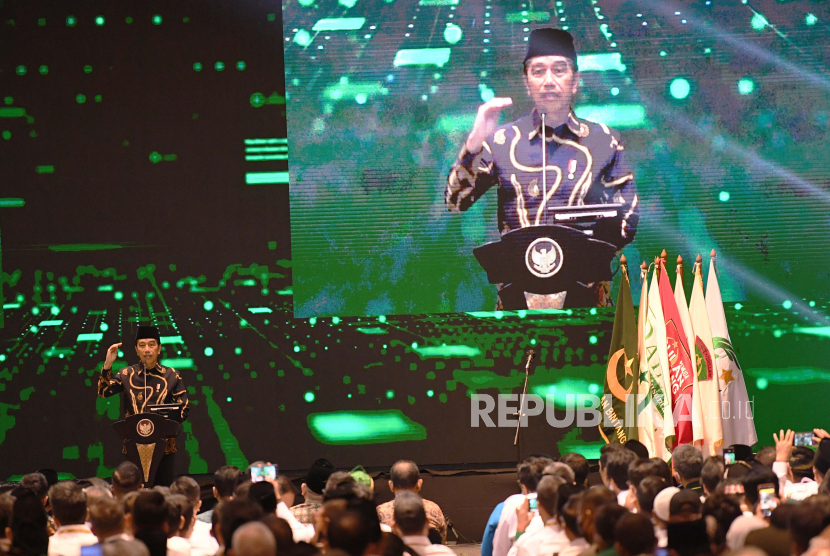 Presiden Joko Widodo berpidato saat menghadiri Rakornas dan Musyawarah Dewan Partai Bulan Bintang di Jakarta, Rabu (11/1/2023). Rakornas itu mengusung tema rapatkan barisan menuju kemenangan Pemilu 2024. 