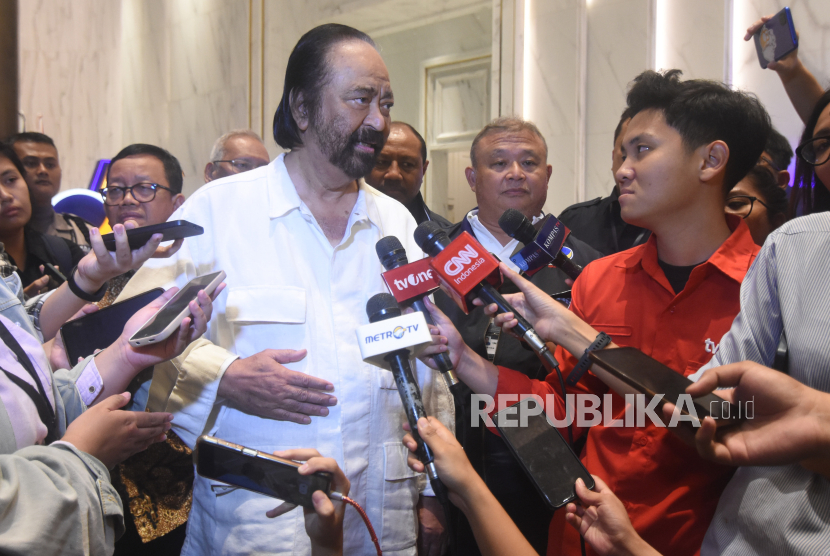 Ketua Umum Partai Nasdem Surya Paloh (kiri). Ketum Nasdem Surya Paloh mengaku tidak membahas soal Anies-Cak Imin dengan Jokowi.